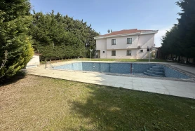 SİLİVRİ KAVAKLI MAHALLESİNDE MUSTAKİL 12+2 SATILIK VİLLA