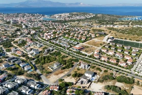 İZMİR ÇEŞME'DE SATILIK 638 m2 KÖŞE ARSA