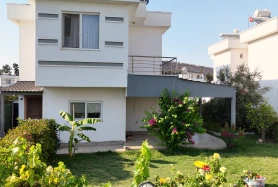 SEFERİHİSAR SİTE HAVUZLU BAHÇELİ VİLLA