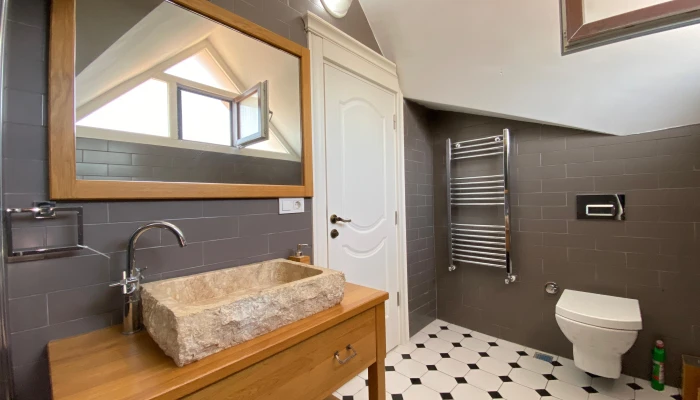 WhatsApp Image 2025-07-17 at 16.14.05 (1).jpg