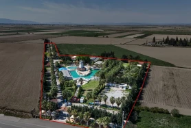 Muhteşem konumda 24.135 m2 alan üzerinde komple satılık.