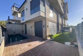 Kalabak'ta 6+1 Deniz Manzaralı Havuzlu Villa