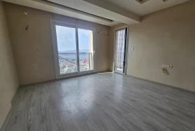 DENİZ MANZARALI BAYRAKLI ÇİÇEK MAHALLESİ KİRALIK 2+1 DAİRE