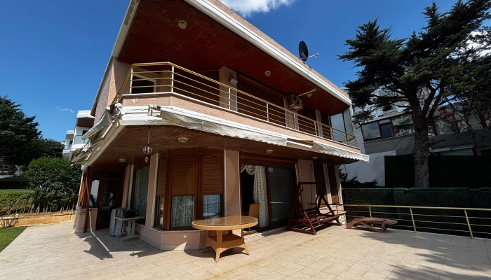 PHOTO-2025-09-09-18-17-23 3.jpg