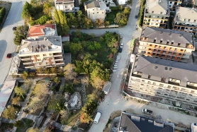 BEYLİKDÜZÜ KAVAKLI MERKEZDE SATILIK 1042 M2 İMARLI ARSA