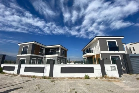 DÖŞEMEALTI ALTINKALE'DE 553m2 ARSA İÇİNDE MÜSTAKİL HAVUZLU VİLLA