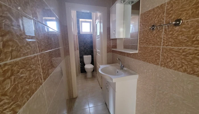 WhatsApp Image 2025-11-10 at 12.11.54.jpg