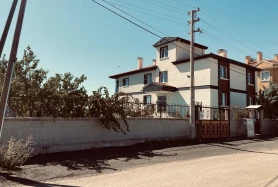 AKSARAY CUMHURİYET MAHALLESİ KOMPLE SATILIK ARSA VE EV