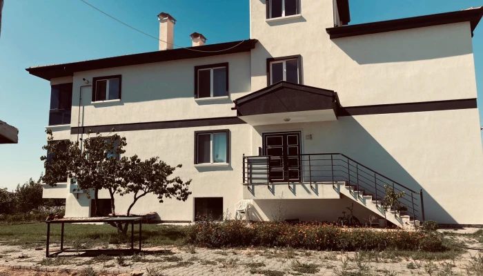 WhatsApp Image 2025-12-05 at 13.33.24 (1).jpg