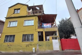 Çiğli Köyiçi Mahallesinde Satılık 2.5 Katlı Bahçeli Müstakil Ev