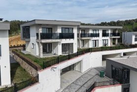 Burhaniye Pelitköy Emsalsiz Konumda 4+2 Satılık İkiz Villa