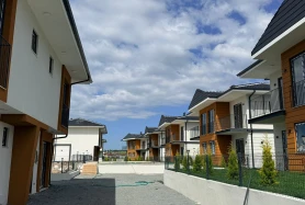 ENEZDE DENİZE 300 M MESAFEDE SİTE İÇİ SIFIR WİLLA