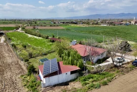 Bayındır'da, Modern ve Kendi Kendine Yetebilen Lüks Çiftlik Evi