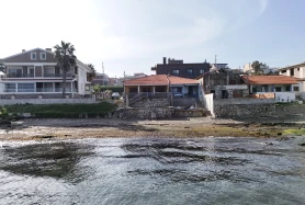 Urla'da Denize Sıfır, Tercihli Turizm İmarlı Müstakil Yalı
