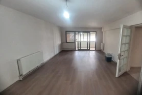 KARSIYAKA GIRNE CADDESINDE NET 170M2 BAKIMLI VE FERAH ARAKAT DAIRE