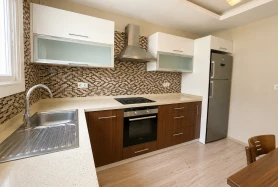 URLA HACI İSA MAHALLESİ’NDE MERKEZİ KONUMDA, EŞYALI 2+2 KİRALIK BAHÇELİ DAİRE