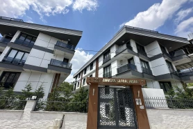 BEYLİKDÜZÜ KAVAKLI SATILIK 2+1 DAİRE BUTİK SİTE