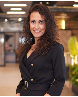 BANU KORUR